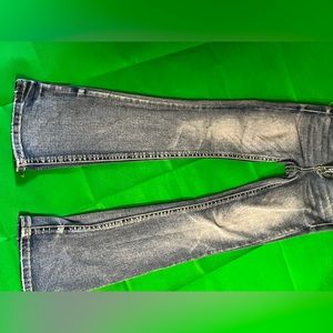 i’m selling bootcut jeans with pearls on the back pockets and front